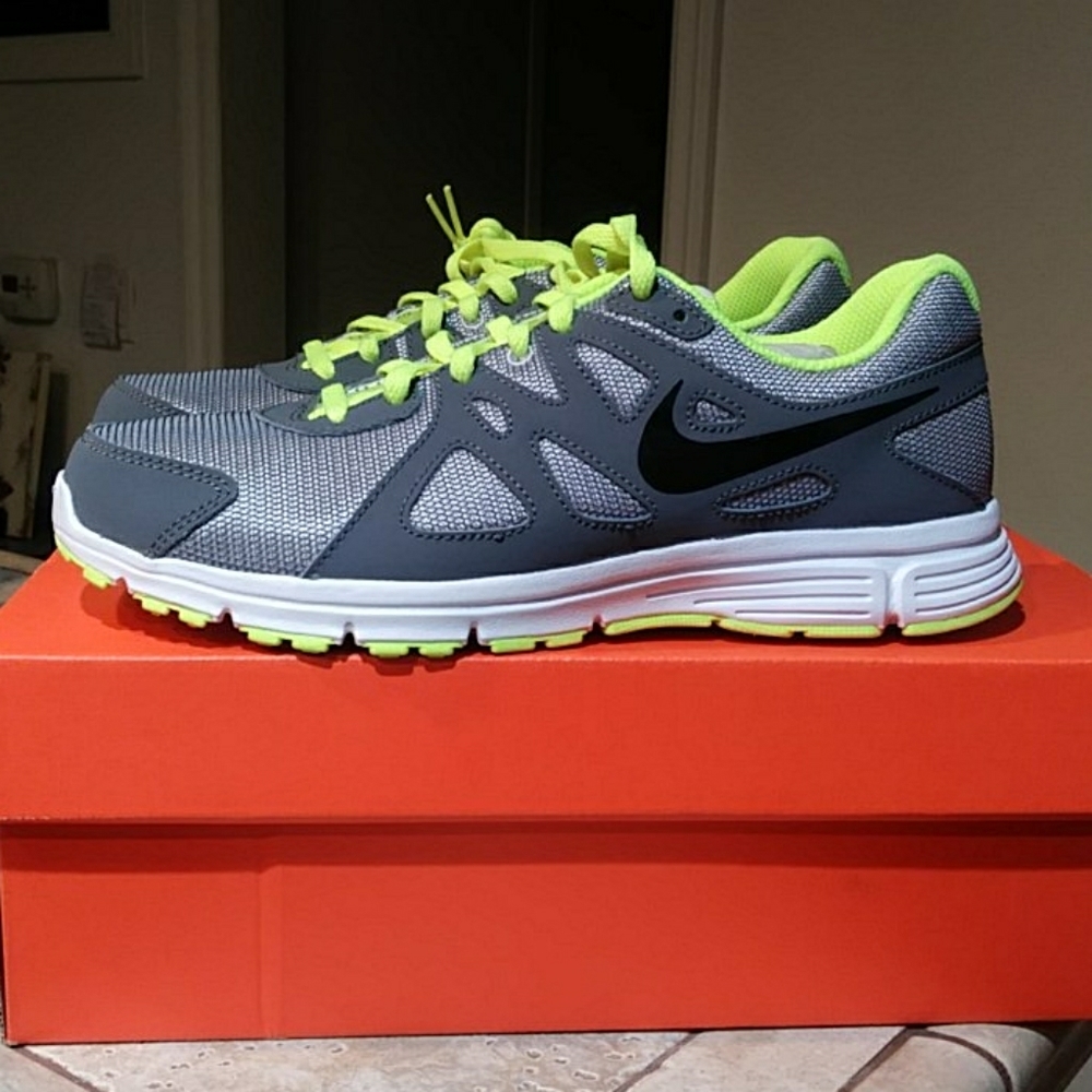Nike Revolution 2